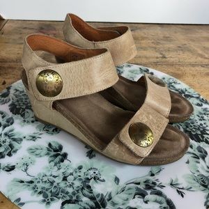 taos carousel 2 taupe